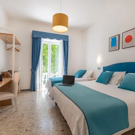 Britannia 3* Σορέντο