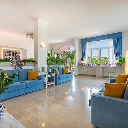 Britannia 3* Σορέντο