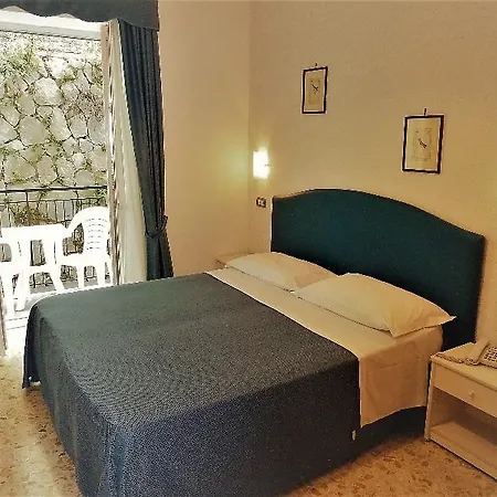 Britannia 3* Сорренто