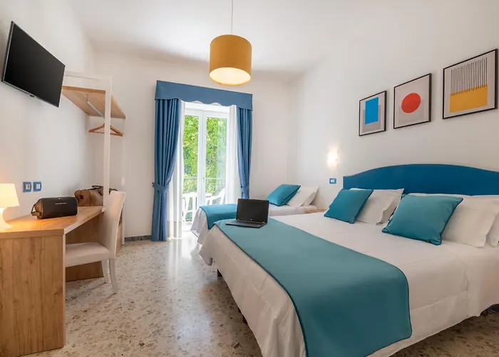 Britannia 3* Сорренто