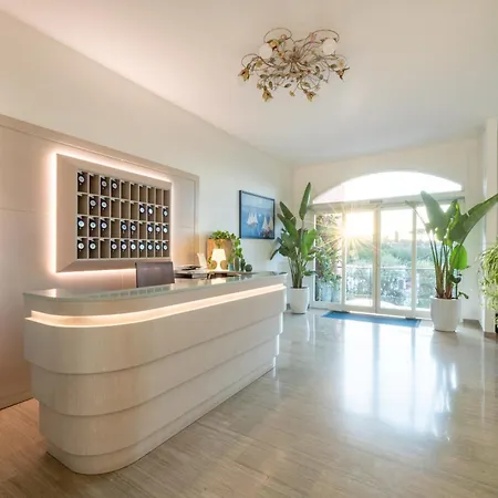 Britannia Отель