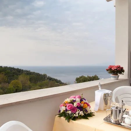 Britannia Отель